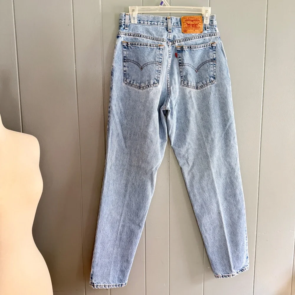 Vintage Levis 550 Womens 10 High Rise Tapered Leg Light Wash Mom Jeans 90s Y2K